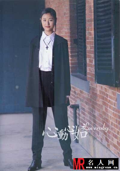 林心如17岁时青涩照曝光 身材修长楚楚动人(1)