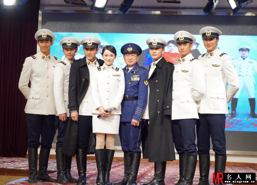偏偏喜欢你发布会 贾乃亮帅气走台步(1)