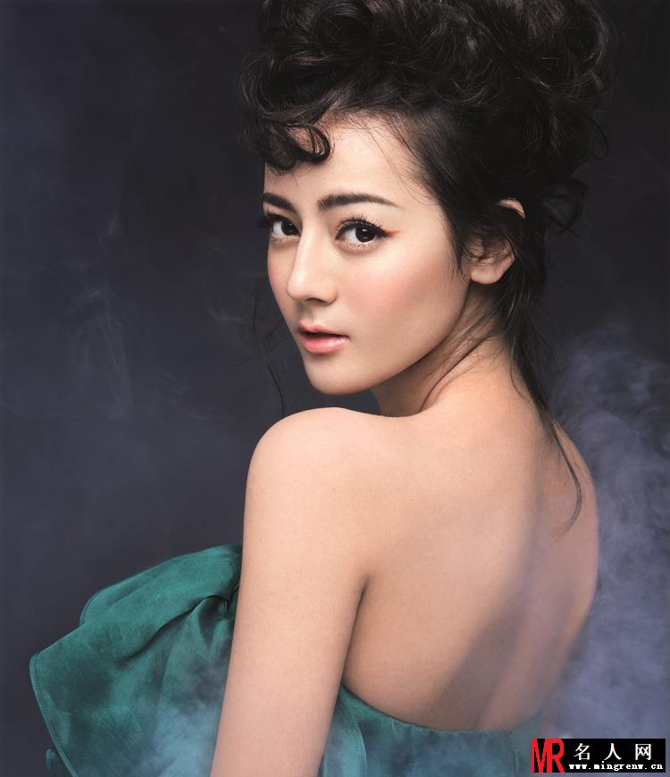 迪丽热巴魅惑写真曝光 梦幻氛围令人心醉(1)