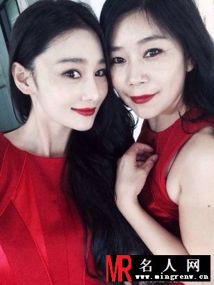 明星母女照大盘点 李小璐貌不如母亲(1)