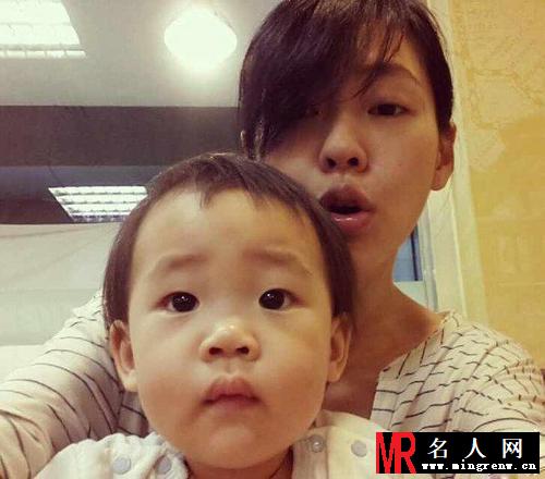 小S今晒与三女儿合照 网友惊呼撞脸周杰伦(1)