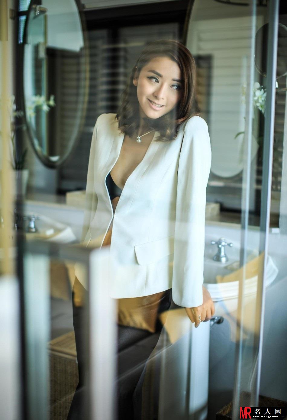 黄小蕾写真曝光 秀事业线性感爆表(1)