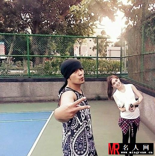 周杰伦蓝球场耍帅 孕妻昆凌发福扎马(1)