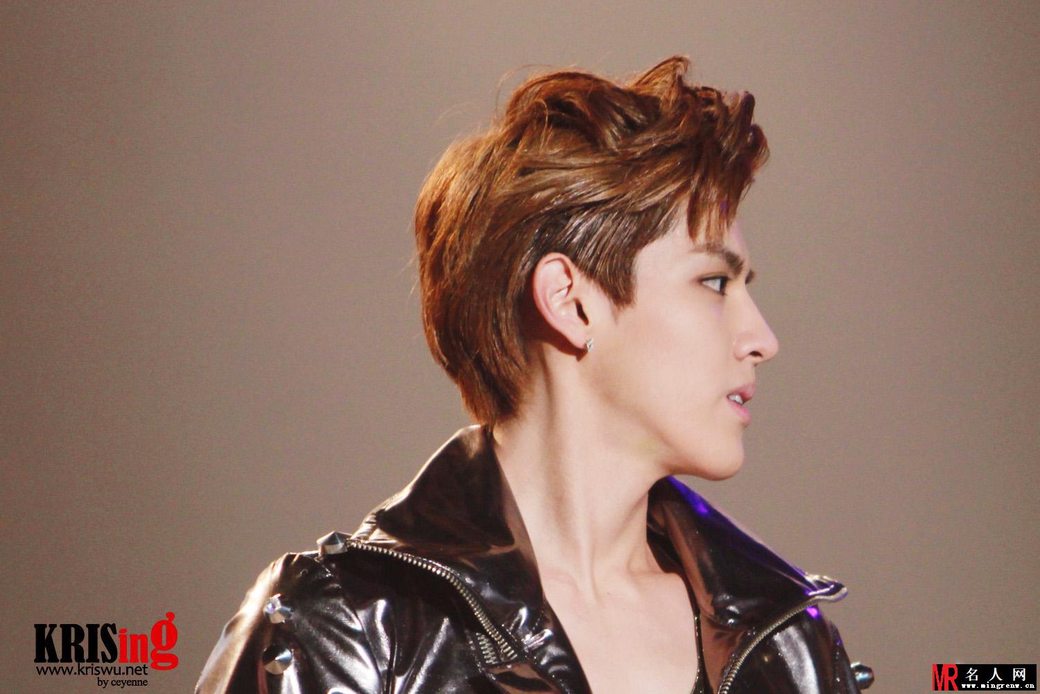 吴亦凡2012年首尔SHOW CASE倾情演唱颜神颜值爆表引粉丝尖叫(1)
