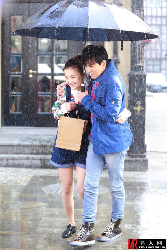 加油爱人陈晓东毛林林雨中演绎浪漫(1)