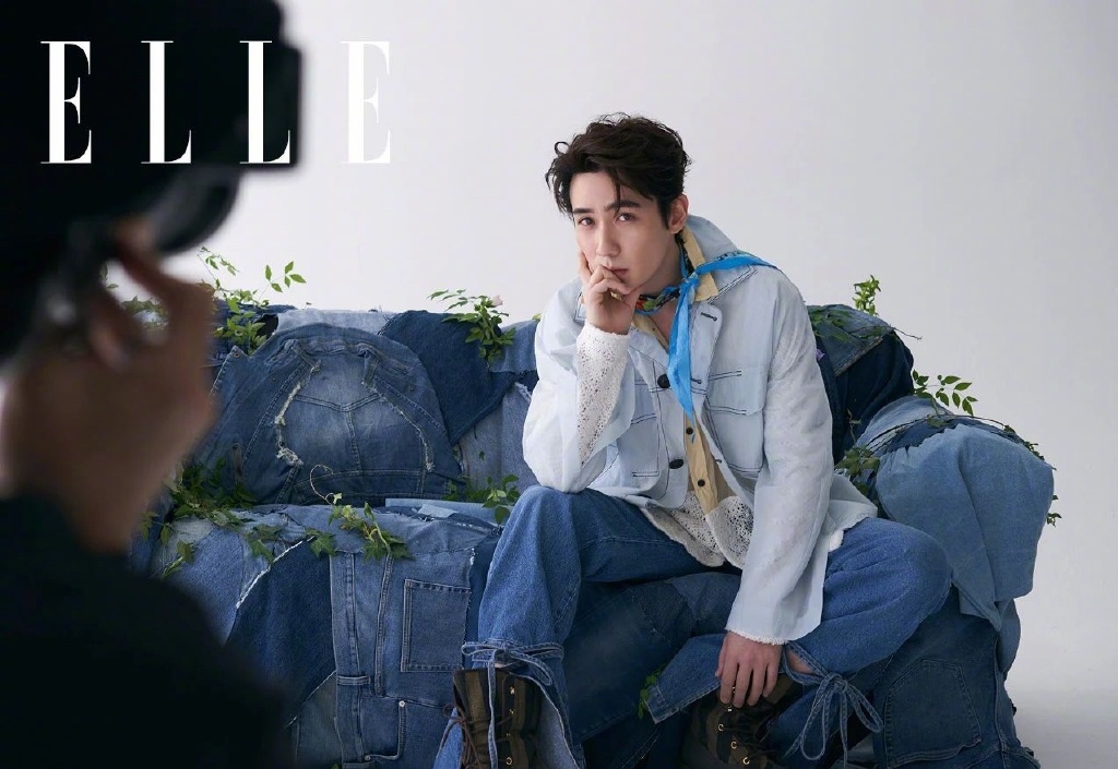 朱一龙《ELLE》写真拍摄花絮 眉眼温柔令人沉醉(1)