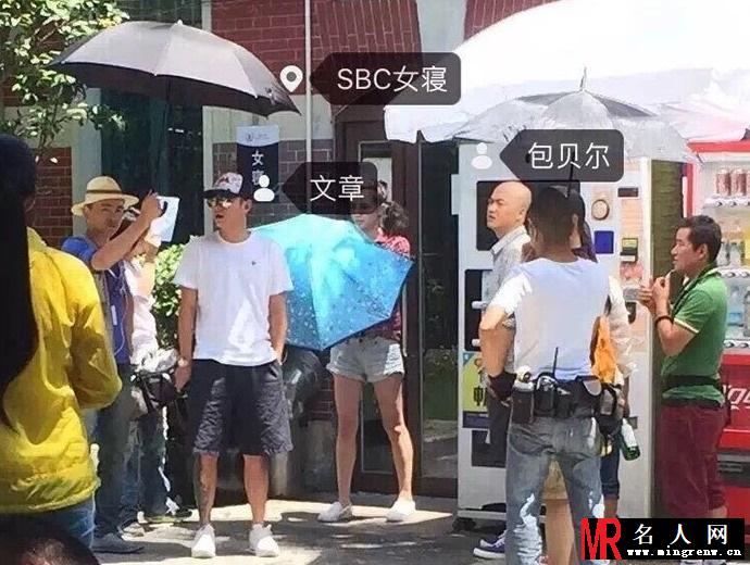 文章拍戏专人撑伞 包贝尔戴假发求婚(1)