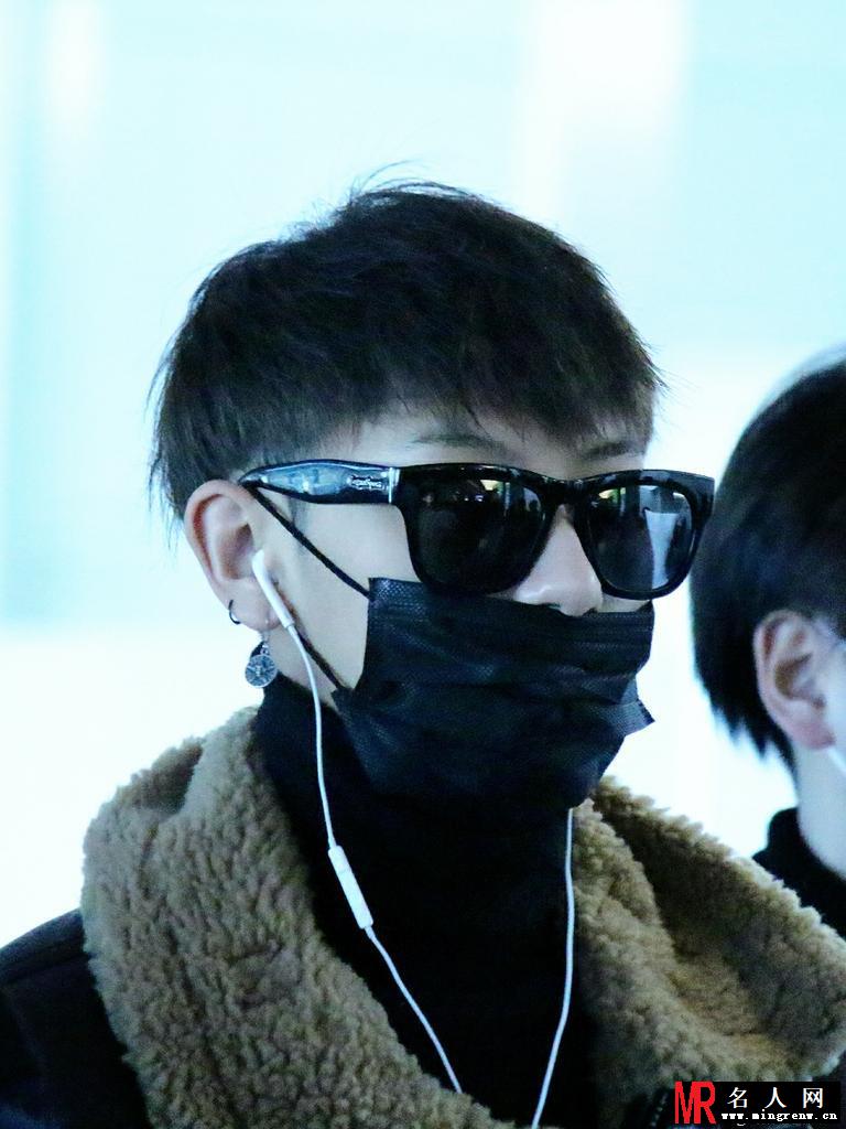 2014年11月EXO帅气亮相机场写真日本返韩黄子韬图片写真(1)