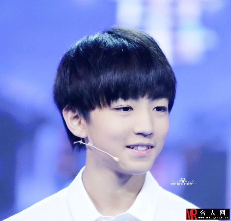 TFBOYS王俊凯《中国文艺》 两个虎牙可爱至极(1)