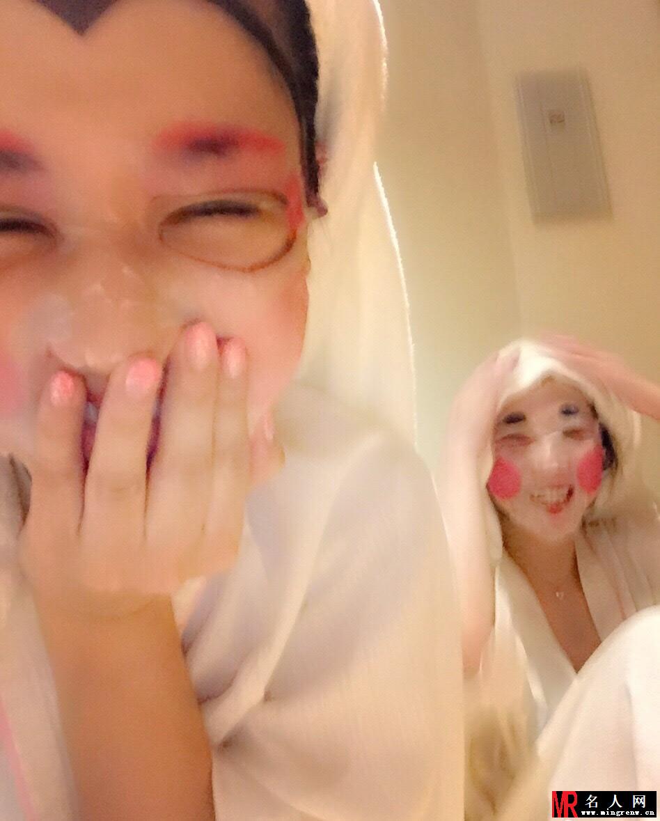 女神苍井空会众闺蜜开睡衣大趴 可爱迷人(1)