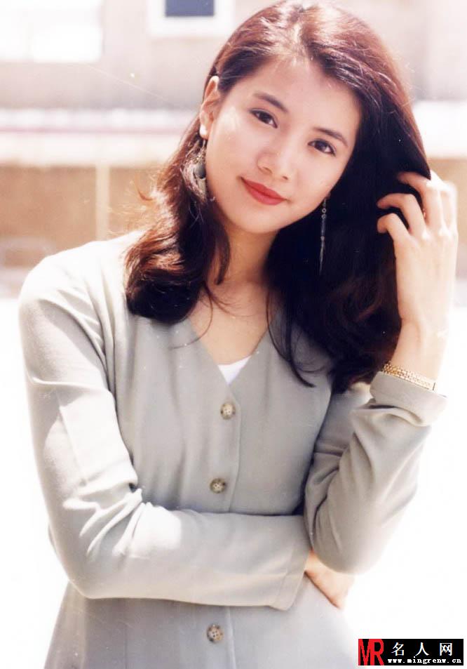 袁咏仪早期写真照 演绎清纯妩媚迷人风采(1)