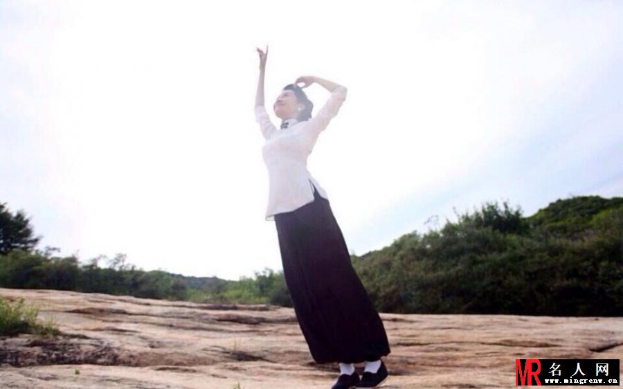 许晴闻鸡起舞 村姑装扮遭吐槽(1)