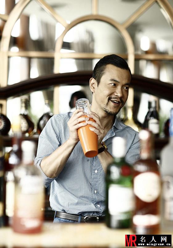影帝廖凡雅痞登杂志 络腮胡茬尽显大叔魅力(1)