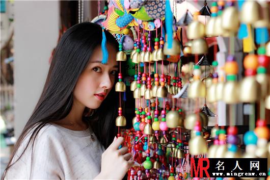 郭碧婷文艺写真 长发飘飘诠释原始韵味(1)