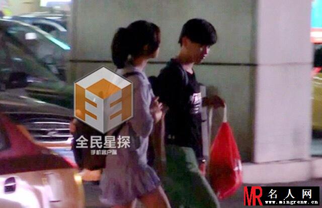 陈晓陈妍希恋情曝光 三地幽会情意绵绵(1)