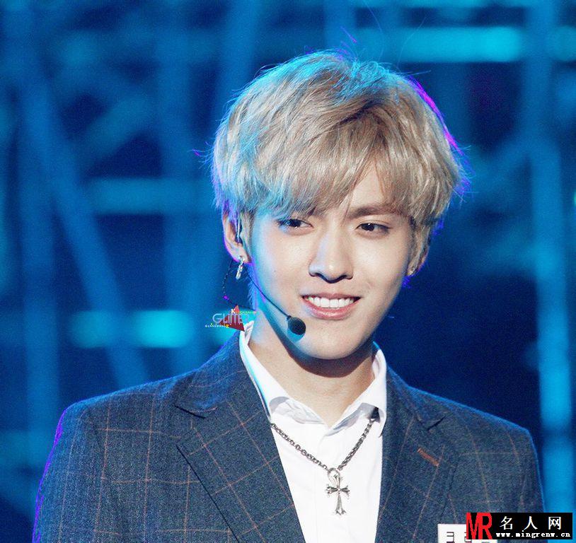 2013年南京心系天下慈善演唱会 吴亦凡天使美颜善良开唱(1)