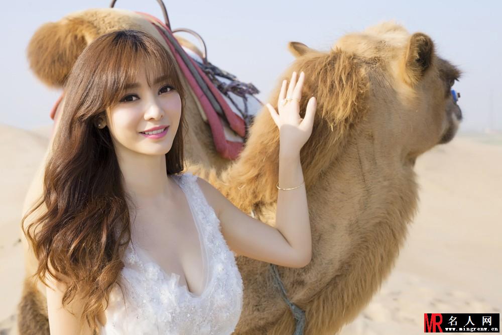 柳岩户外性感写真 沙漠与骆驼(1)