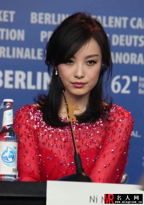 倪妮参加柏林电影节汇总 小露香肩优雅怡人(1)