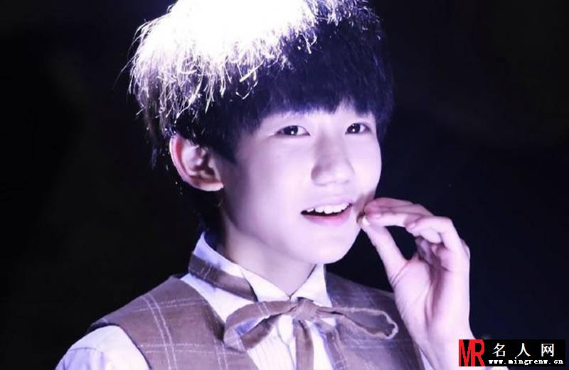 TFBOYS王源衬衫写真 卖萌耍帅都惹人爱(1)