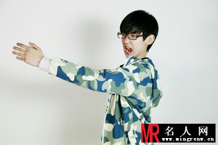 TFBOYS王源给六百万粉丝的福利 可爱搞怪令人喜爱(1)