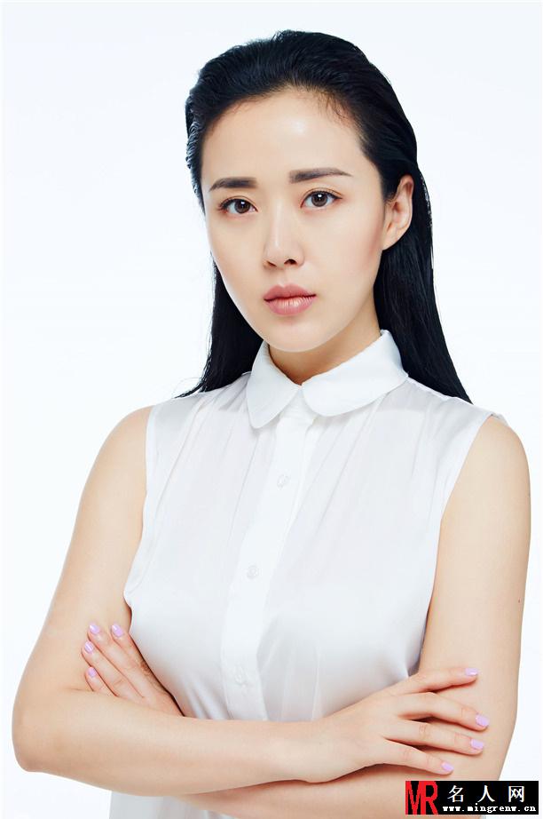 颜丹晨衬衫写真曝光 氧气女神魅力自现(1)