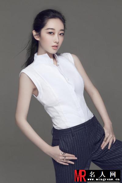 蒋梦婕帅气写真 尽展迷人锁骨(1)