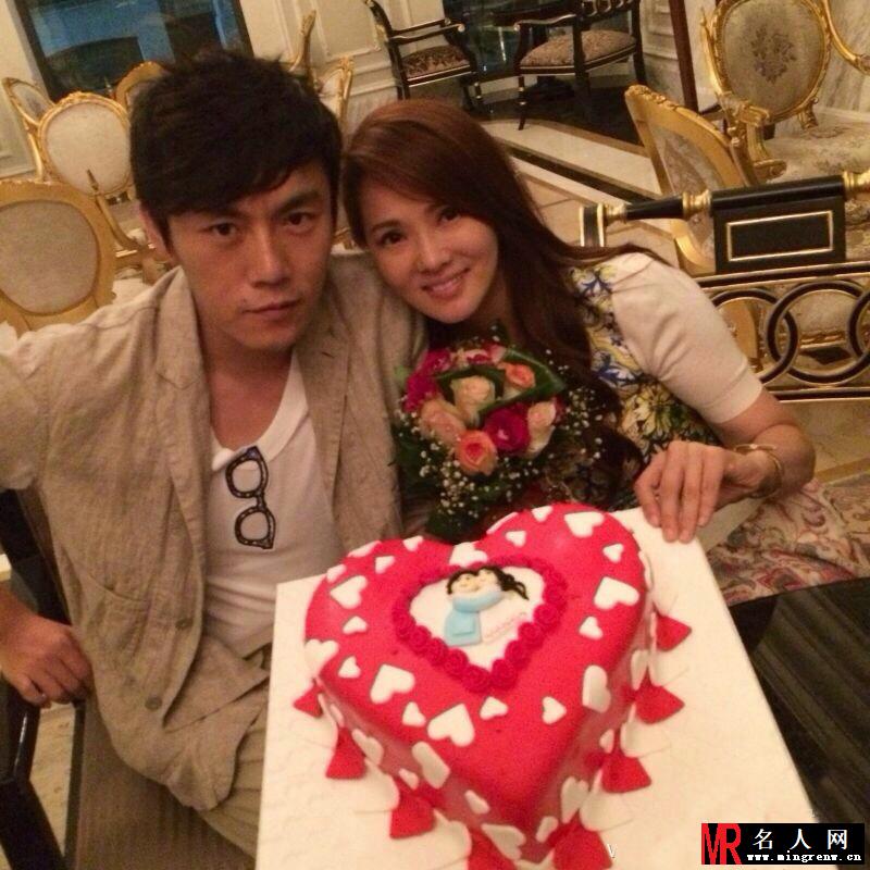 美丽教主伊能静异国被求婚 姐弟恋修成正果(1)
