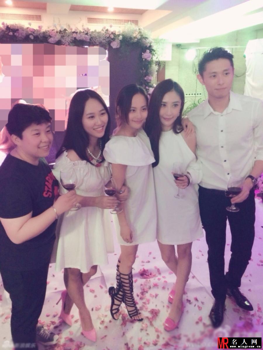 曝张嘉倪浪漫生日会 男友惊喜求婚(1)