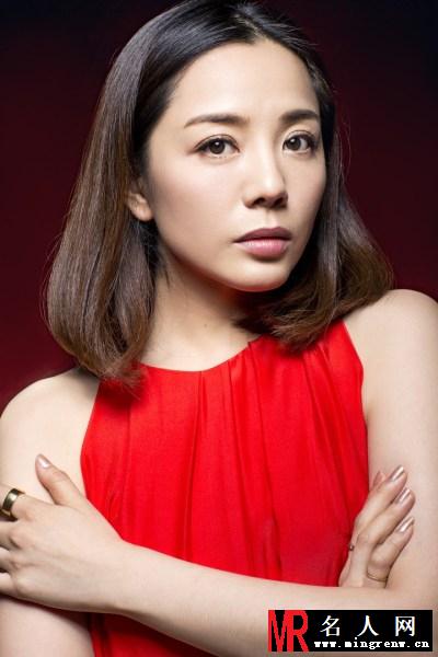 杨紫嫣时尚写真曝光 红唇烈焰惹诱惑(1)