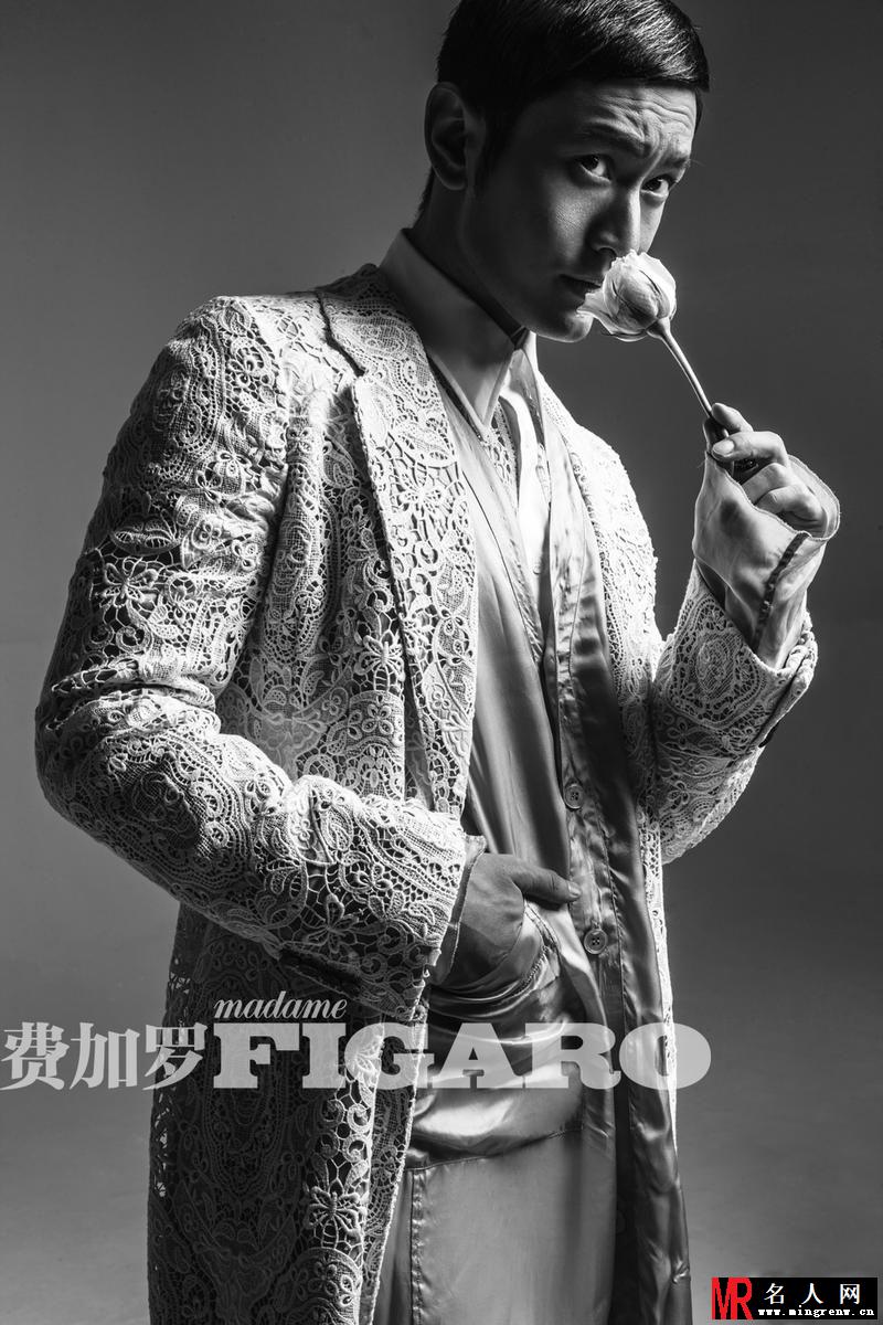 范冰冰黄晓明登杂志封面 深情相拥多年友谊(1)