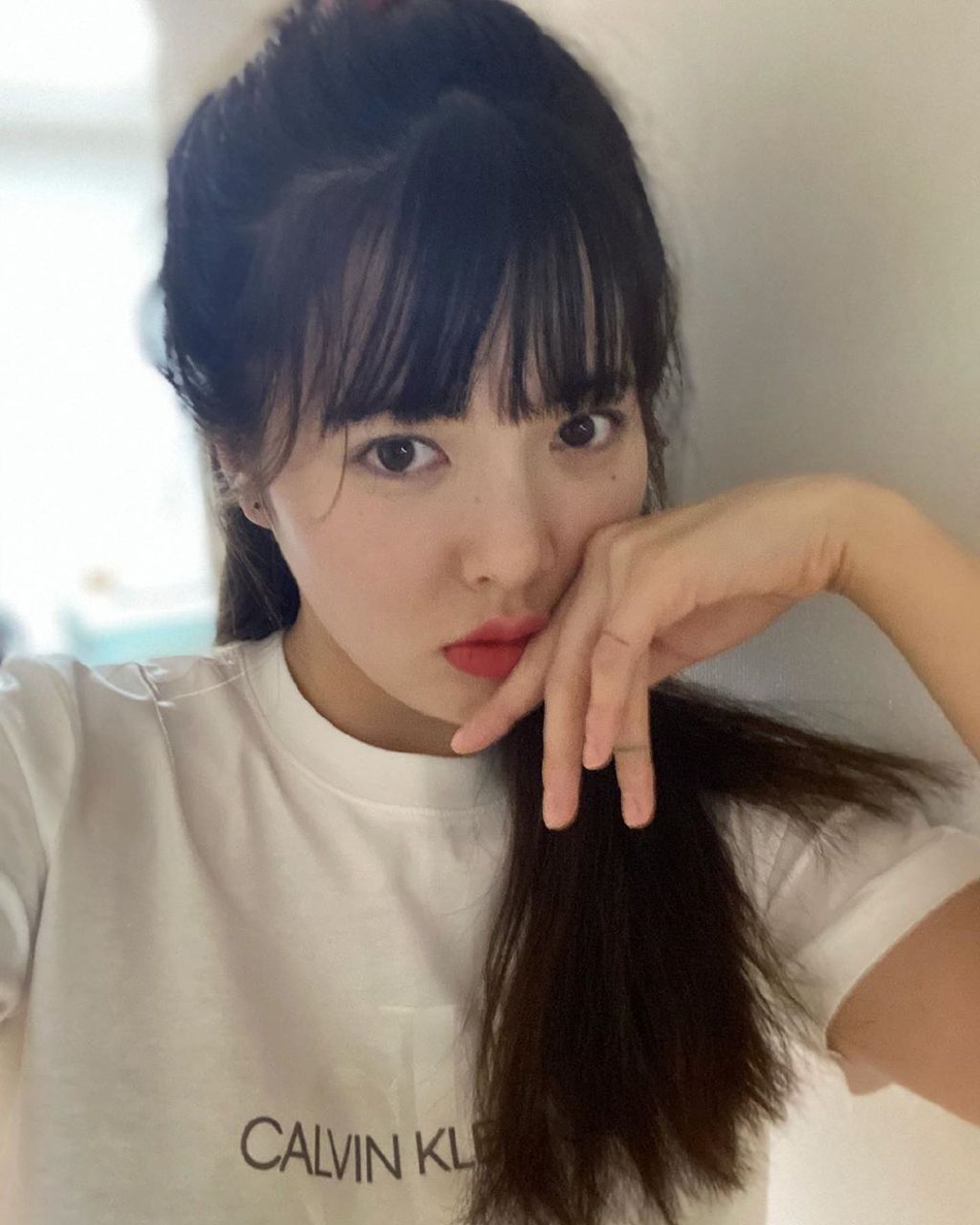 泫雅嘟嘴卖萌自拍 少女感十足(1)