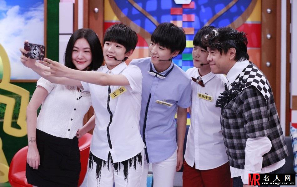 TFBOYS台湾录制节目照曝光 遭陈汉典模仿(1)