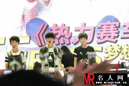 TFBOYS《China Joy》活动现场 蓝色套装阳光帅气(1)