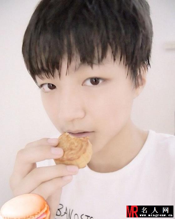 TFBOYS王俊凯2013年青涩生活照集(1)