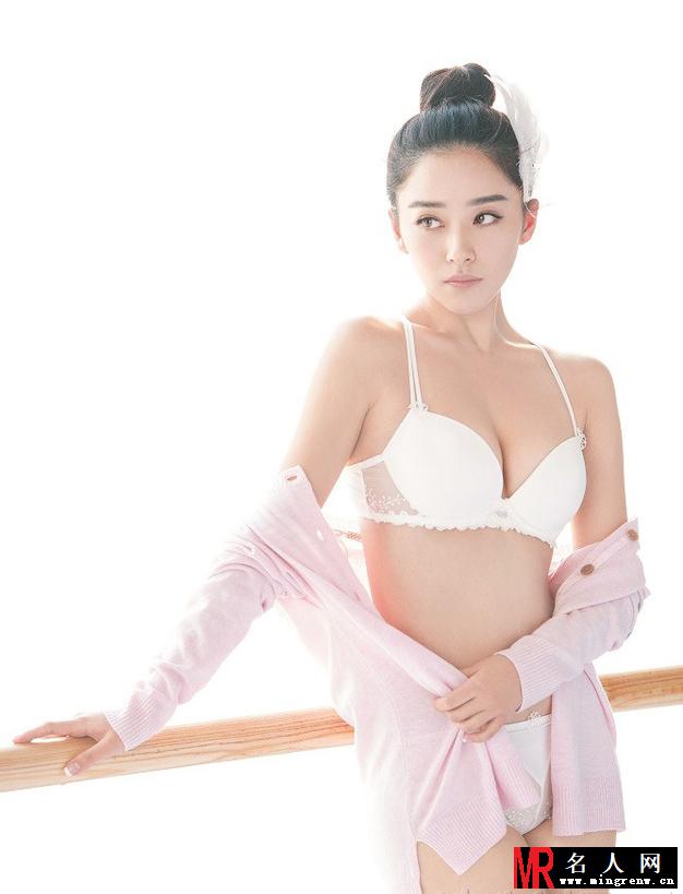 阚清子魅惑登男人装 火辣身姿引人遐想(1)