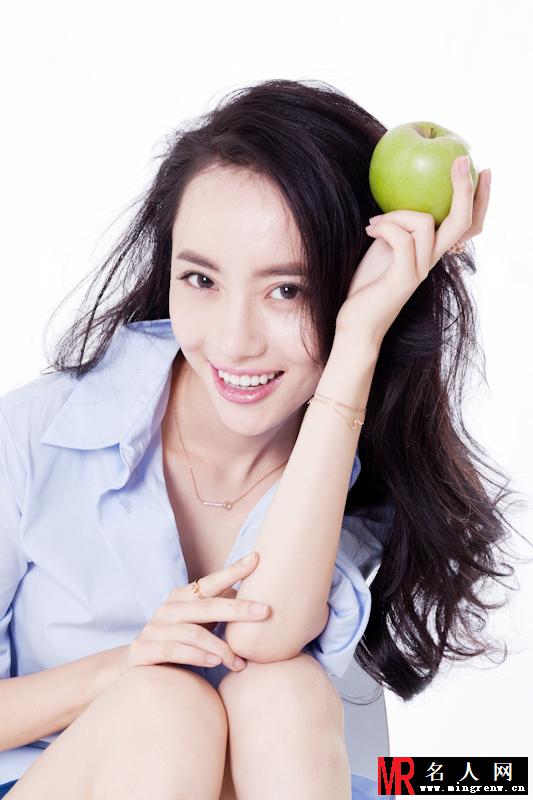 刘萌萌俏皮写真 嘟嘴卖萌惹人怜爱(1)