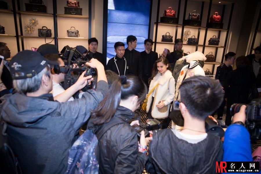 Angelababy出席品牌活动 人气爆棚(1)