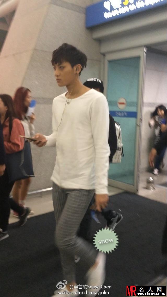 2014年9月EXO韩国仁川飞长沙机场时尚帅气写真黄子韬图片写真(1)