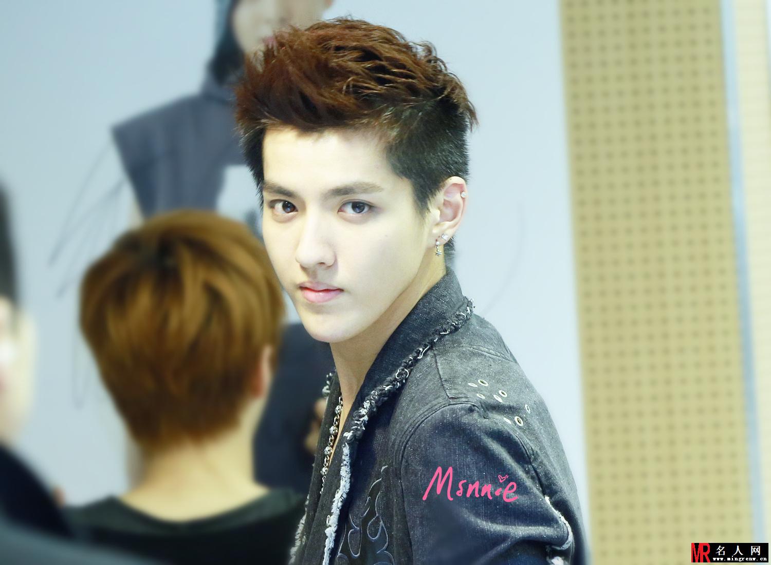 2013年韩国POP UP store活动现场EXO领队吴亦凡帅气现身颜值逆天(1)
