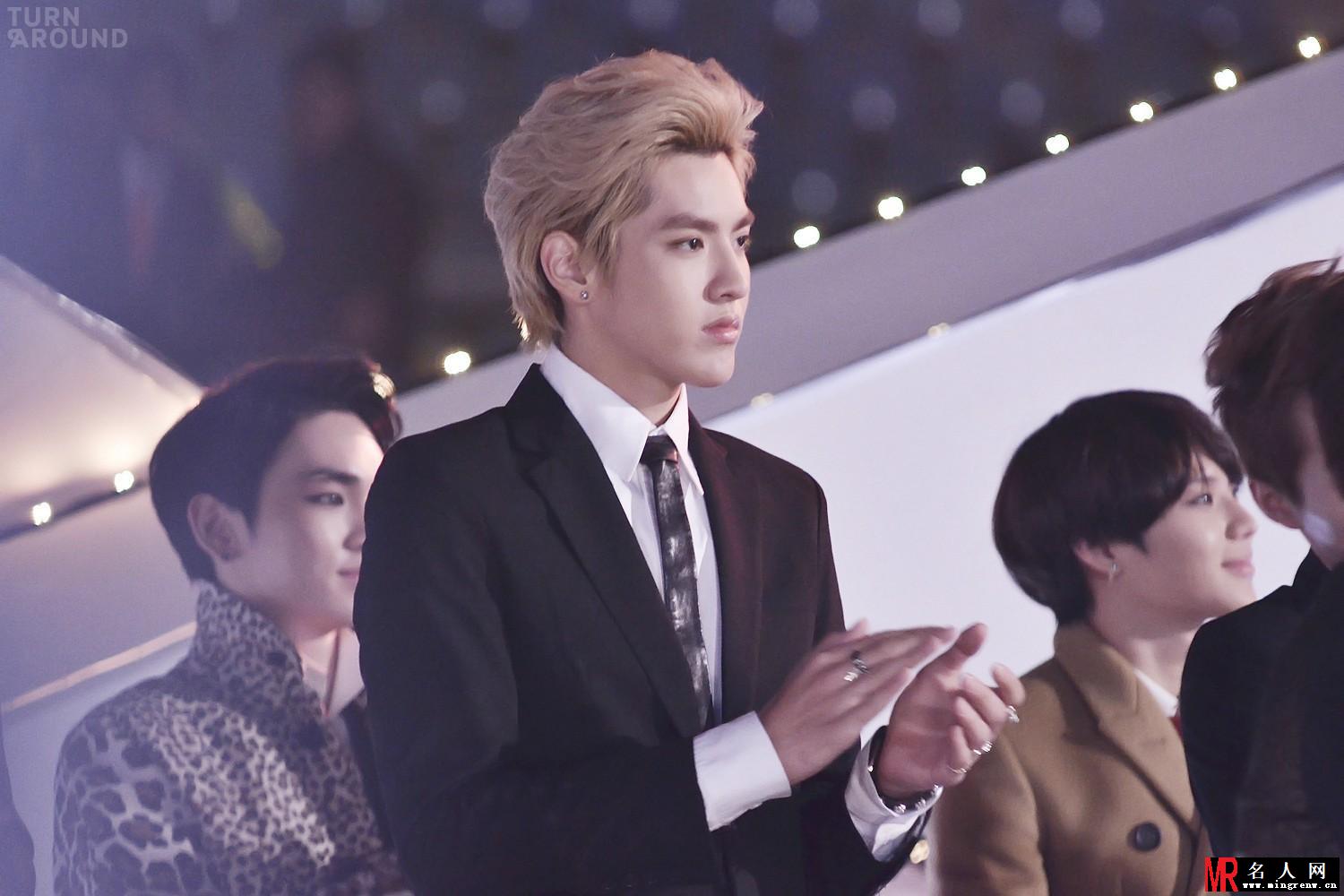2013melon music awards颁奖典礼吴亦凡率领EXO兄弟帅气亮相(1)