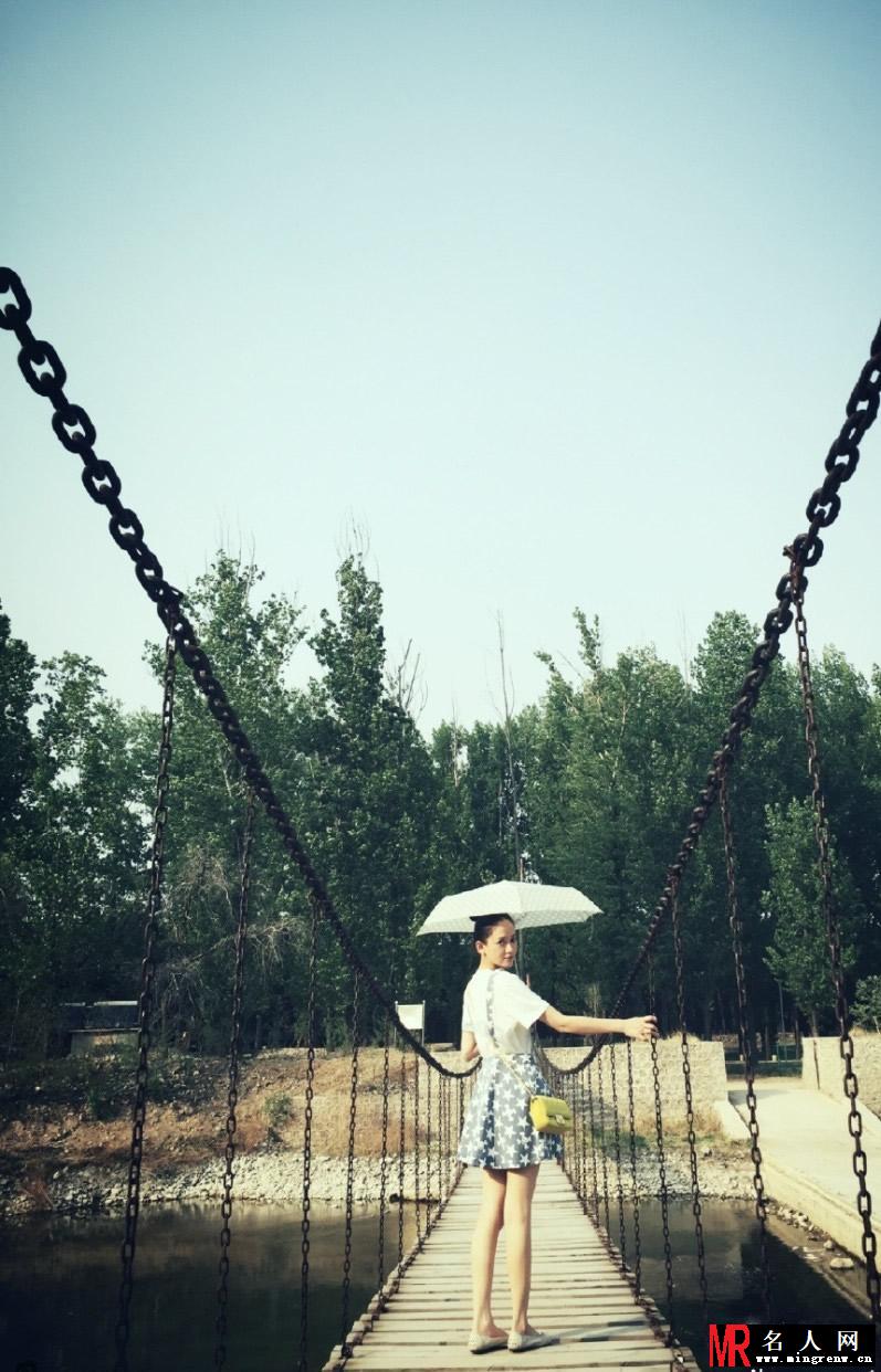 陈乔恩微博晒美照 丸子头美颜似少女(1)
