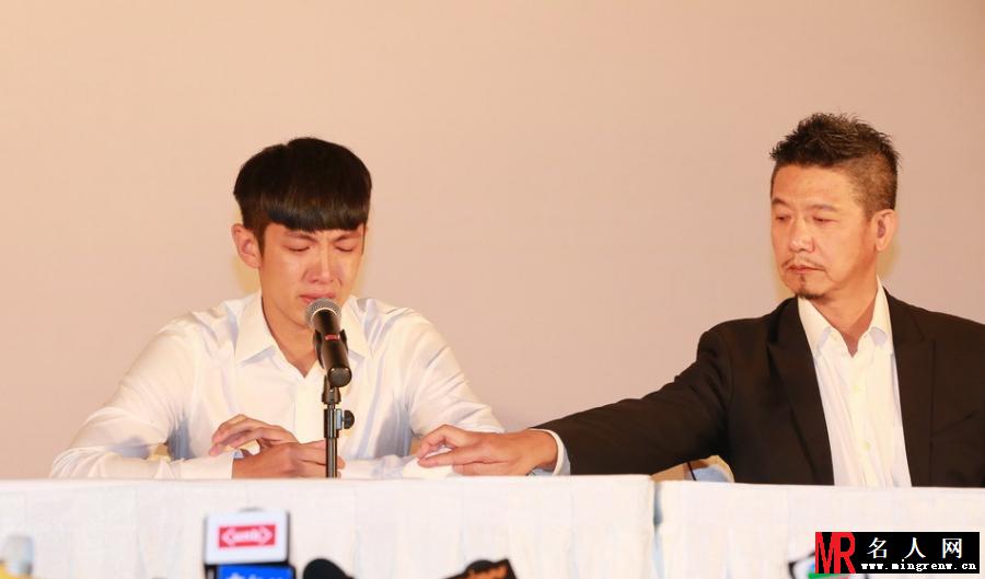 直击柯震东记者发布会 痛哭流涕直认错(1)