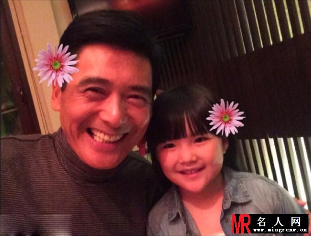 余文乐与王诗龄亲密合影 小公主人气爆棚(1)