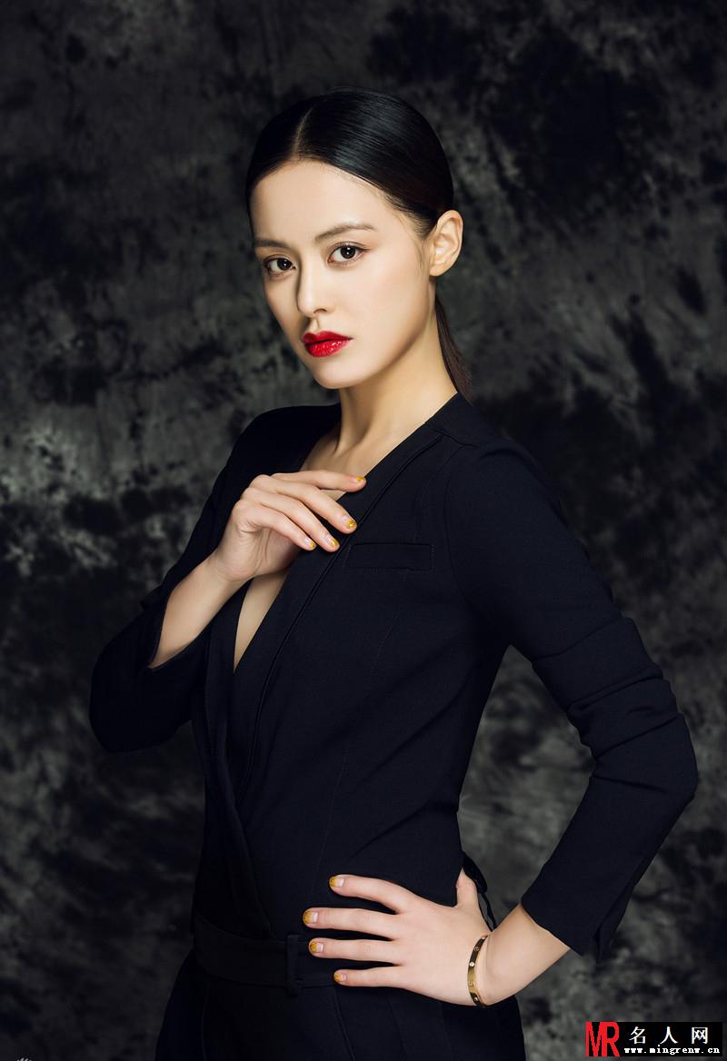 王力可红唇魅惑写真 深V大秀美胸(1)
