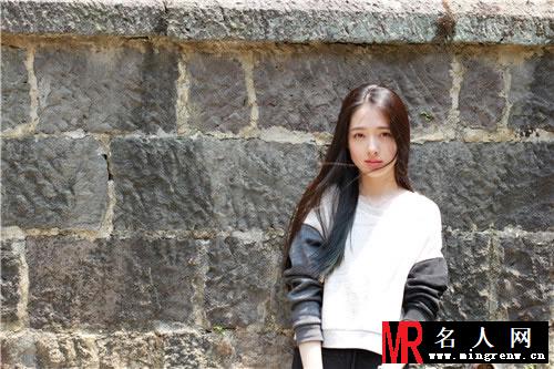 郭碧婷文艺写真 长发飘飘诠释原始韵味(1)