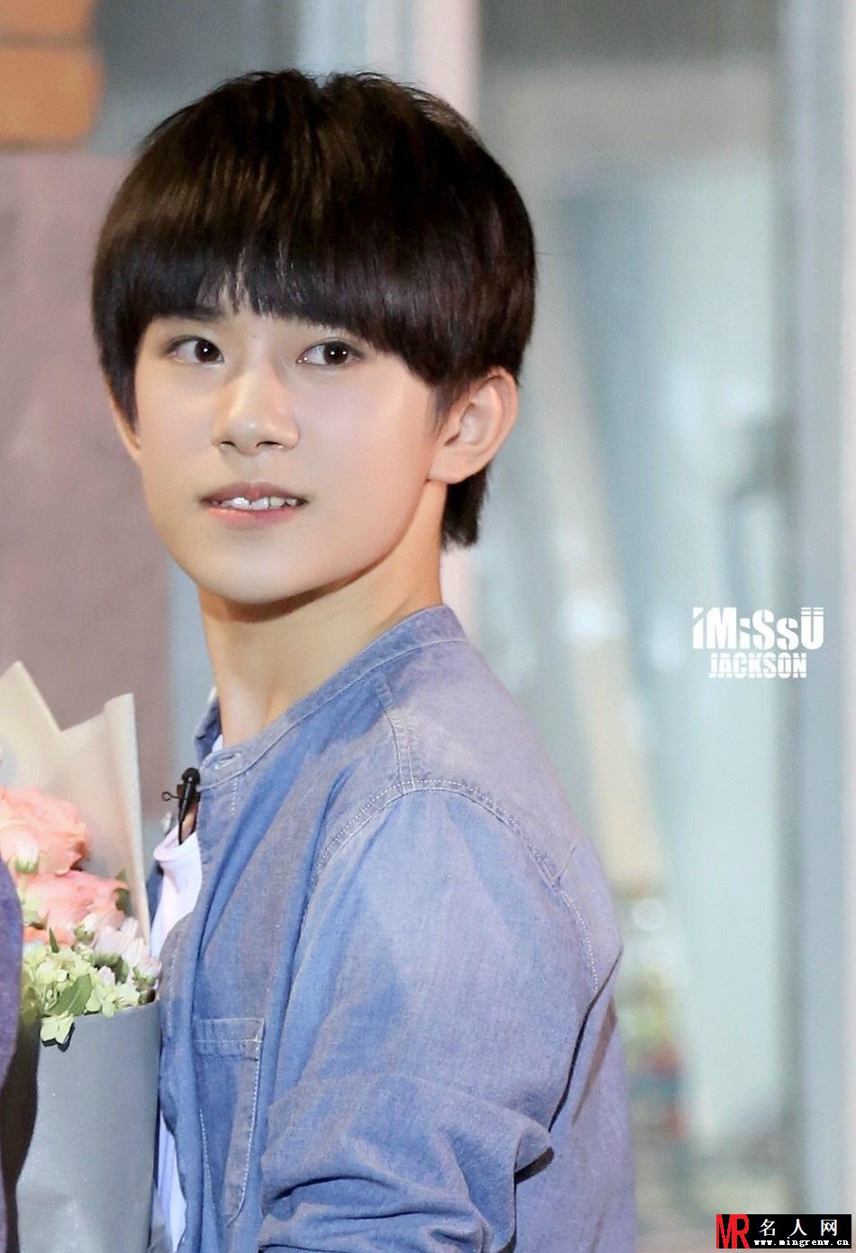 TFBOYS加盟《偶像来了》手捧鲜花见女神(1)