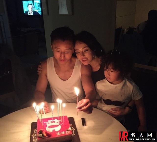 曝邹市明娇妻冉莹颖美艳私照 系央视主持人(1)
