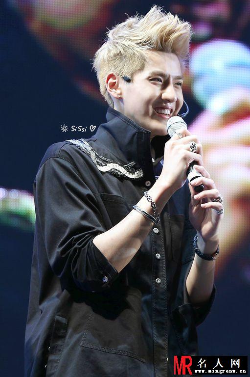 2013年韩国BLUEONE KPOP演唱会EXO精彩表演吴亦凡颜值太高(1)