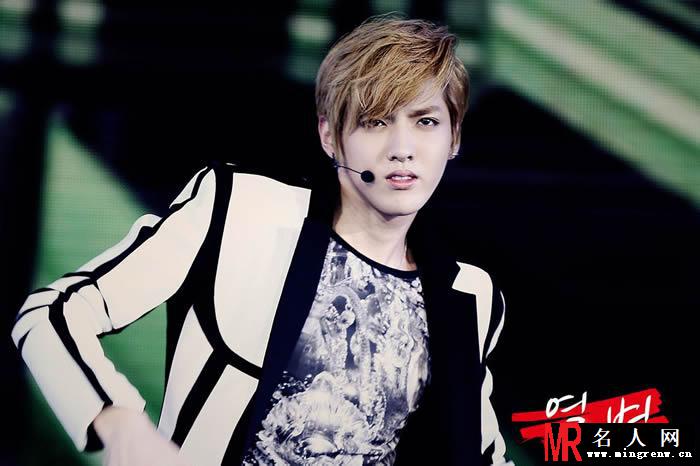 吴亦凡2012年新加坡SMT激情演唱掀起全场高潮(1)