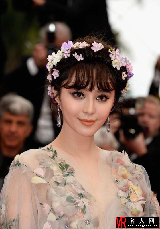 范冰冰薄纱深V亮相戛纳 宛如花仙子(1)